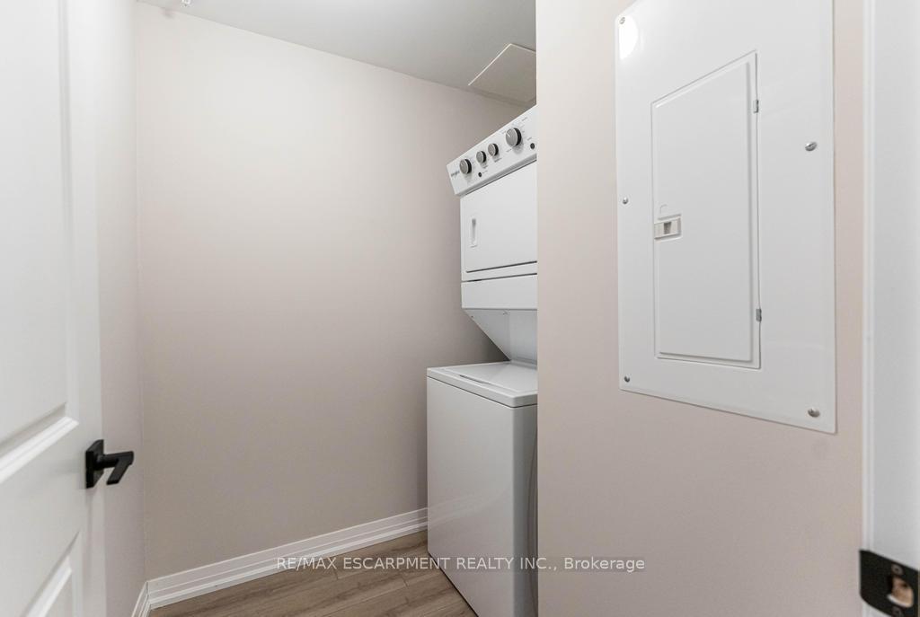 Photo 8 of Unit 106, 120 Springvalley Crescent, Hamilton, Kernighan — HOMEH