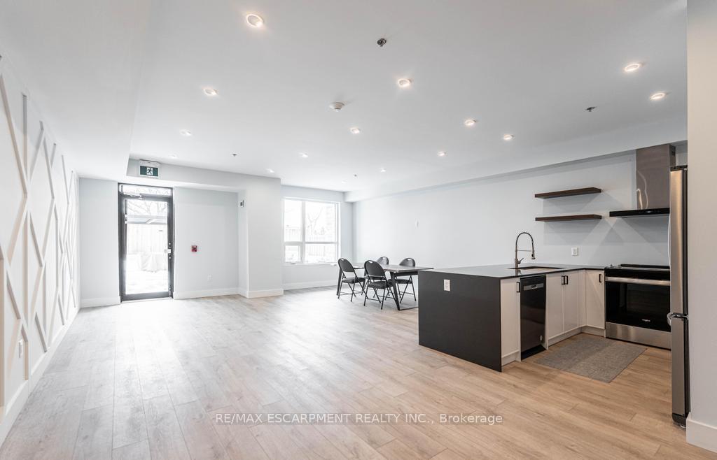 Photo 13 of Unit 106, 120 Springvalley Crescent, Hamilton, Kernighan — HOMEH