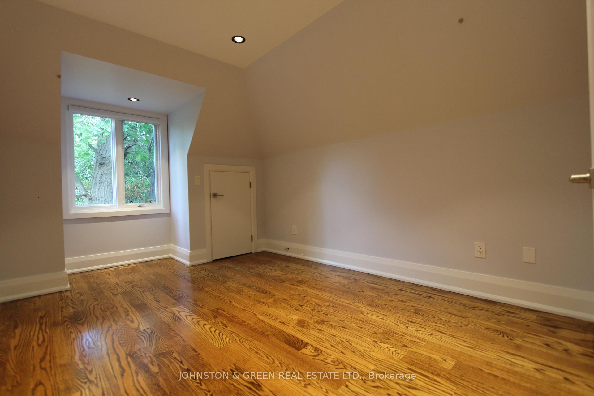 Photo 8 of 752 O'Connor Drive, Toronto, East York — HOMEH