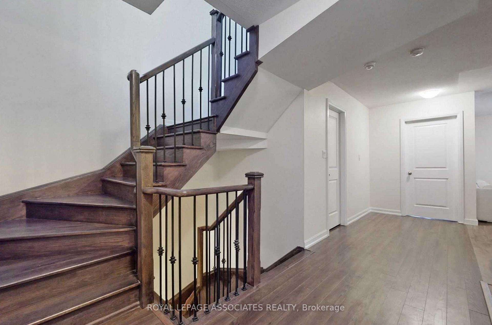 Photo 3 of 8 Longshore Way, Whitby, Lynde Creek — HOMEH