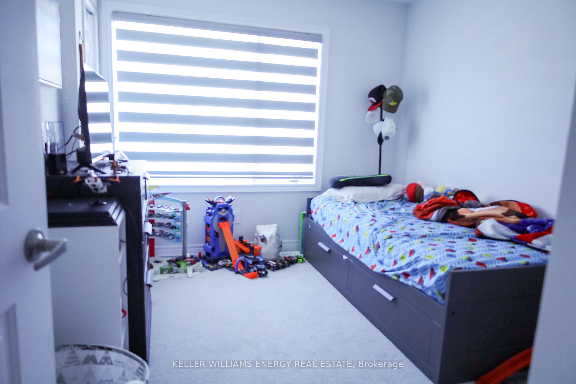 Photo 3 of 1064 Lockie Drive, Oshawa, Kedron — HOMEH