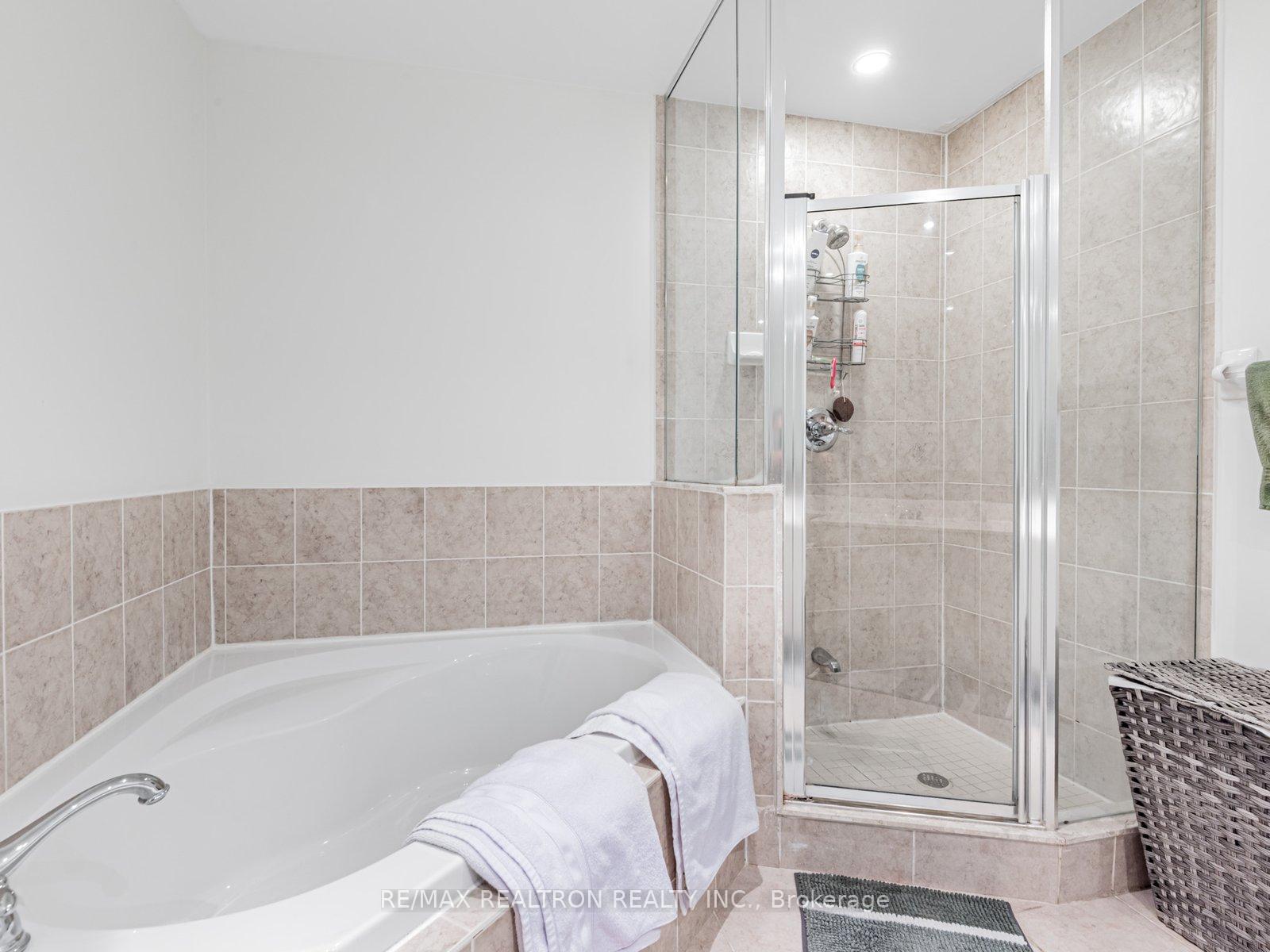 Photo 6 of Unit LPH 2, 48 Suncrest Boulevard, Markham, Commerce Valley — HOMEH