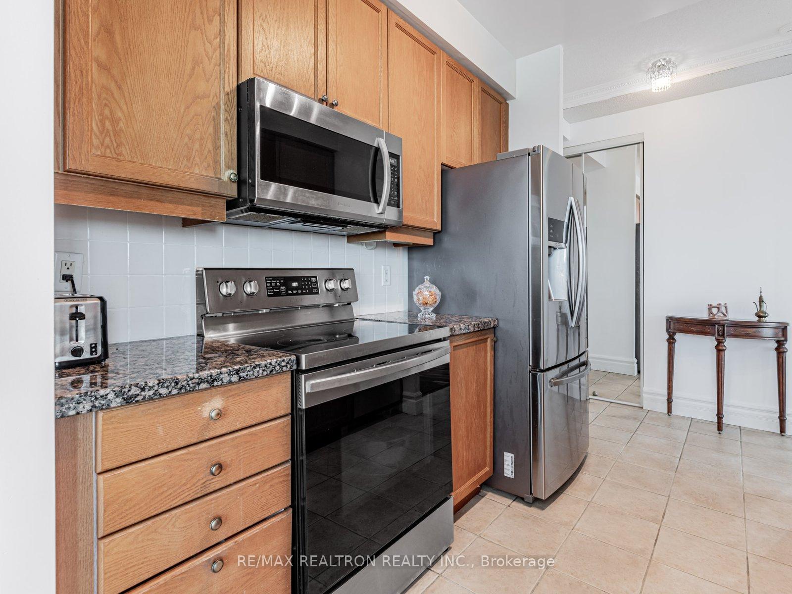 Photo 19 of Unit LPH 2, 48 Suncrest Boulevard, Markham, Commerce Valley — HOMEH