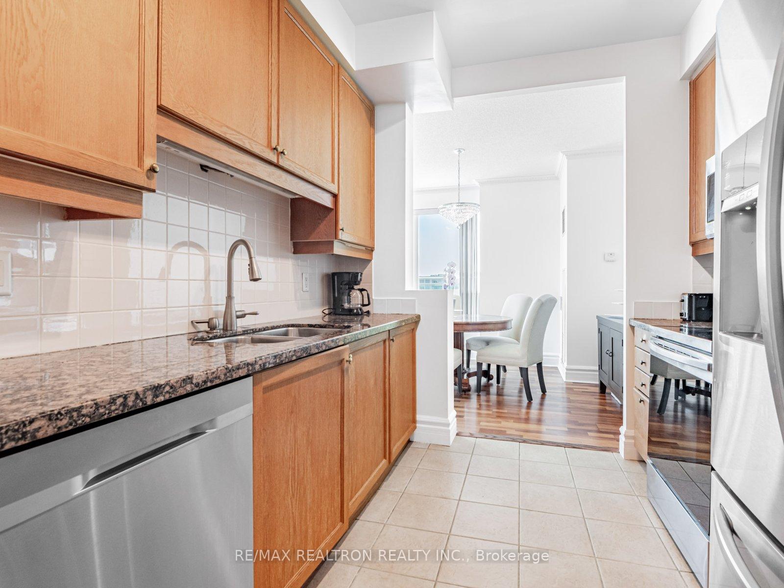 Photo 3 of Unit LPH 2, 48 Suncrest Boulevard, Markham, Commerce Valley — HOMEH