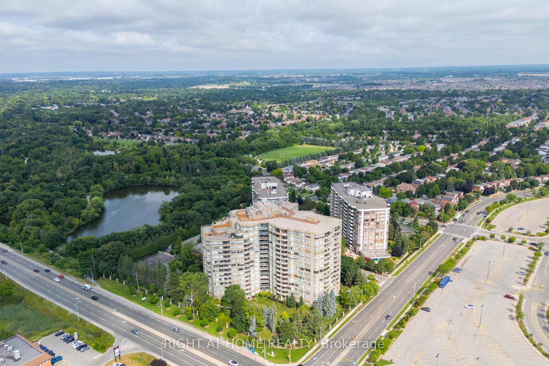 Photo 4 of Unit 1017, 610 Bullock Drive, Markham, Markville — HOMEH