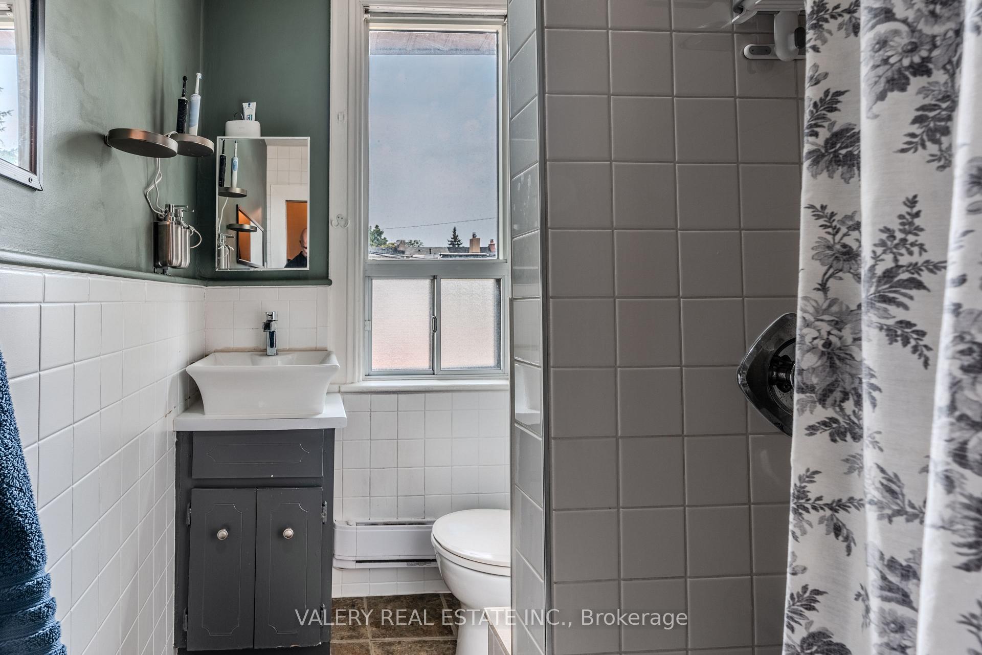Photo 10 of Unit Upper, 154 Victor Avenue, Toronto, North Riverdale — HOMEH