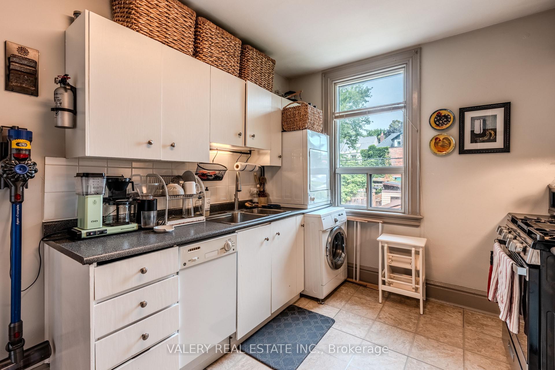 Photo 3 of Unit Upper, 154 Victor Avenue, Toronto, North Riverdale — HOMEH