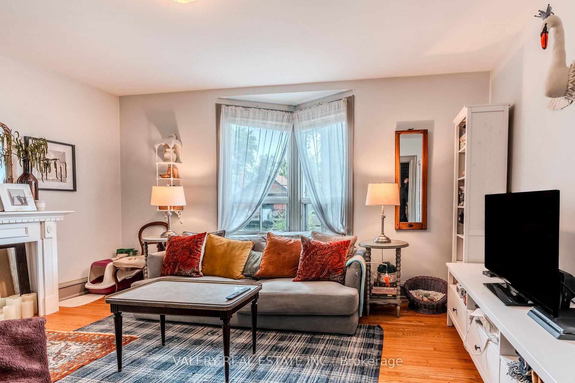 Photo 2 of Unit Upper, 154 Victor Avenue, Toronto, North Riverdale — HOMEH
