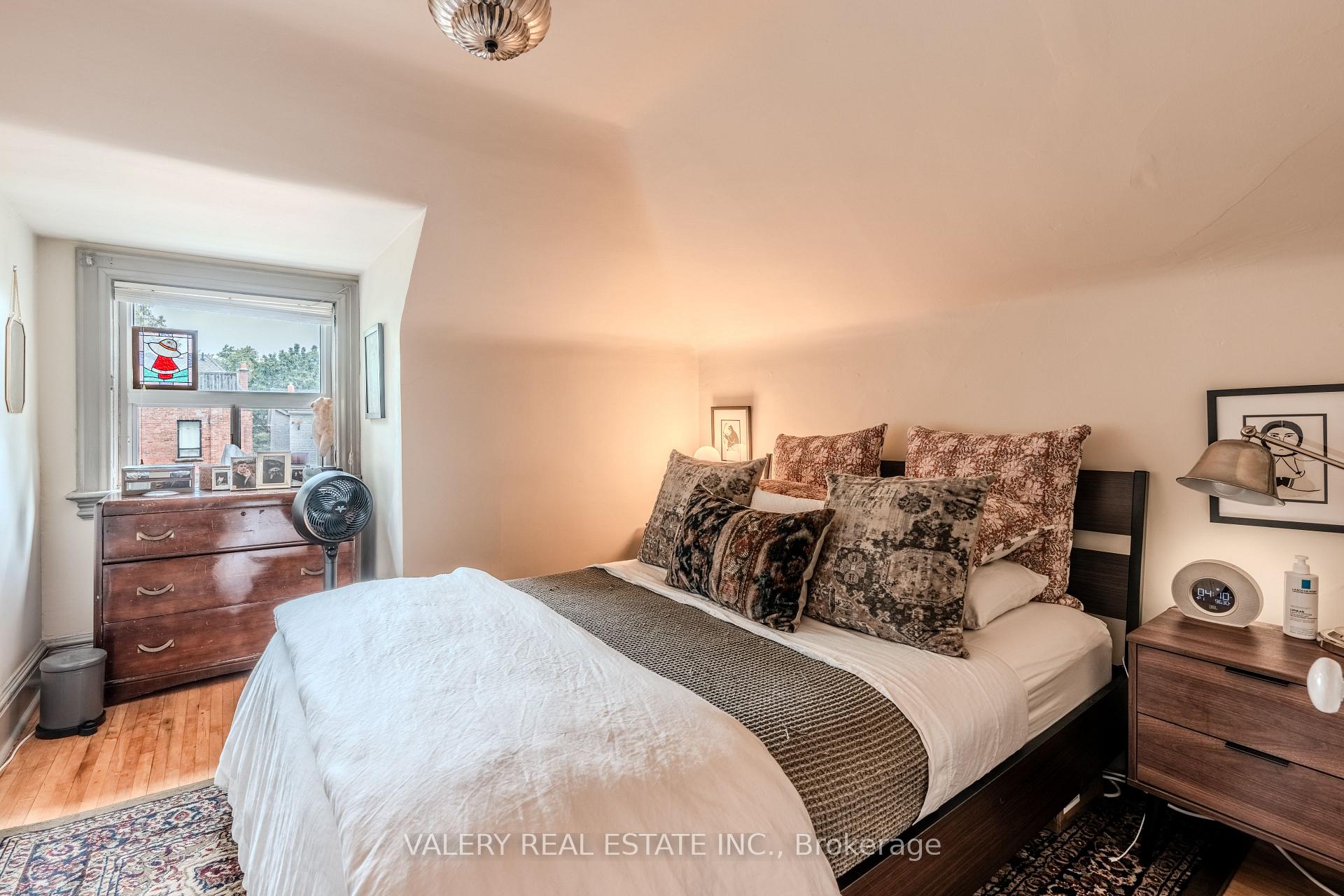 Photo 12 of Unit Upper, 154 Victor Avenue, Toronto, North Riverdale — HOMEH
