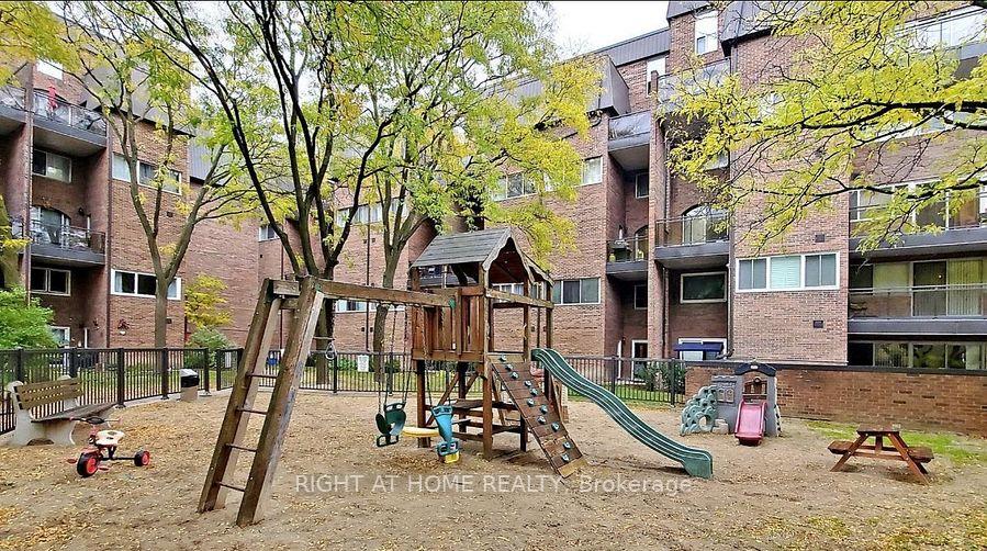 Photo 5 of Unit 202, 16 Elgin Street, Markham, Thornhill — HOMEH