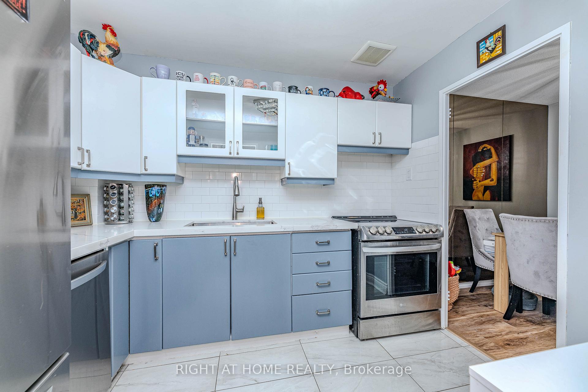 Photo 7 of Unit 202, 16 Elgin Street, Markham, Thornhill — HOMEH