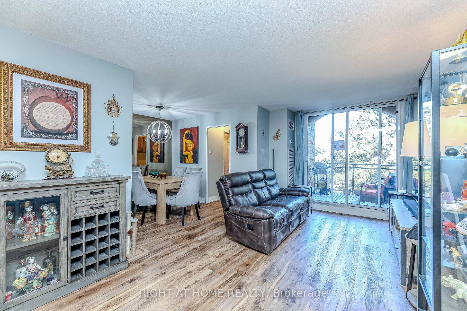 Photo 9 of Unit 202, 16 Elgin Street, Markham, Thornhill — HOMEH