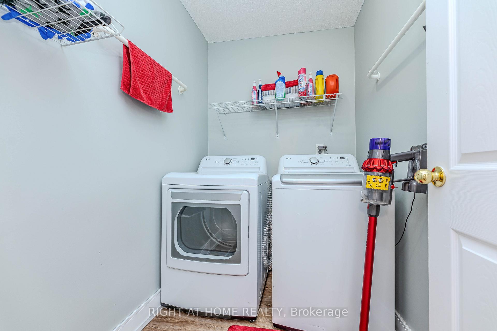 Photo 27 of Unit 202, 16 Elgin Street, Markham, Thornhill — HOMEH