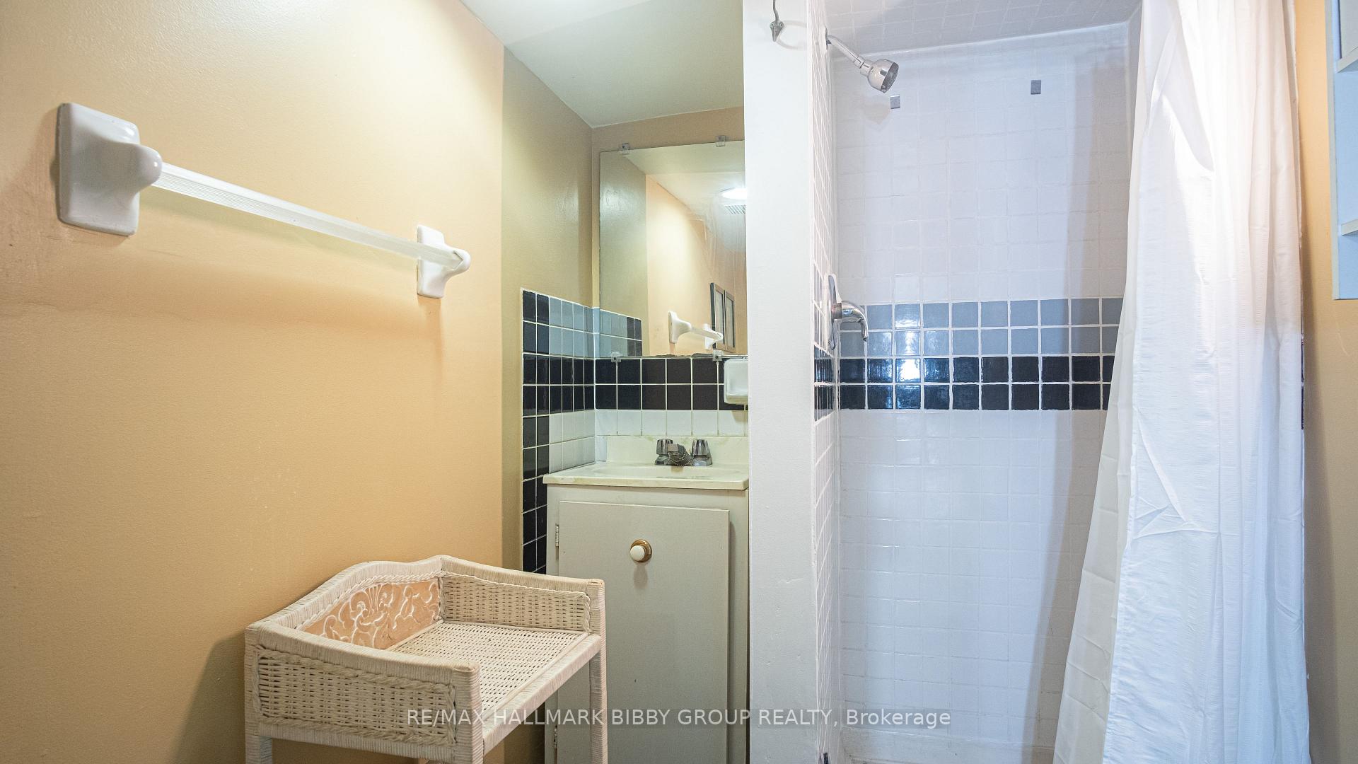 Photo 15 of Unit Lower, 33 Holland Avenue, Toronto, East York — HOMEH