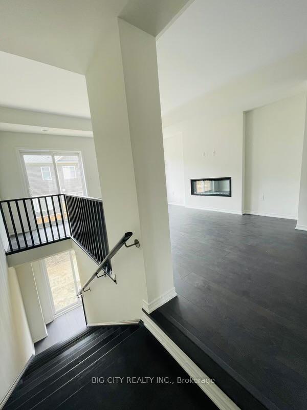 Photo 3 of 127 Danzatore Path, Oshawa, Windfields — HOMEH