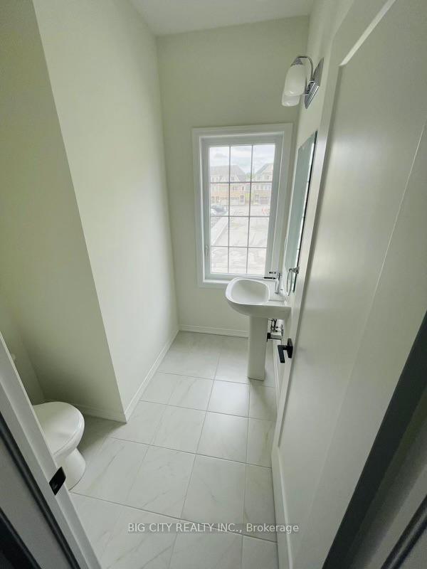 Photo 9 of 127 Danzatore Path, Oshawa, Windfields — HOMEH