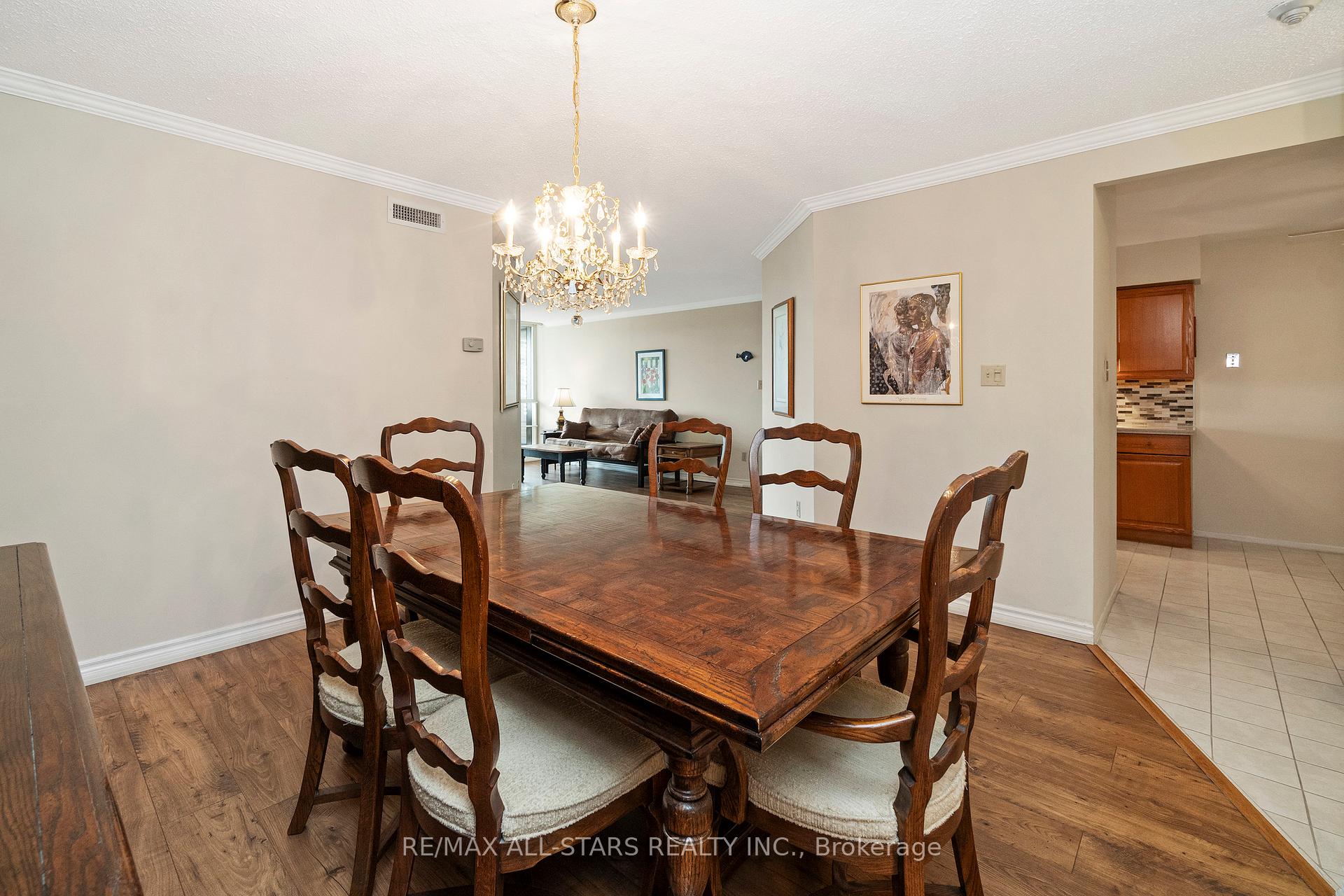 Photo 5 of Unit 822, 25 Austin Drive, Markham, Markville — HOMEH