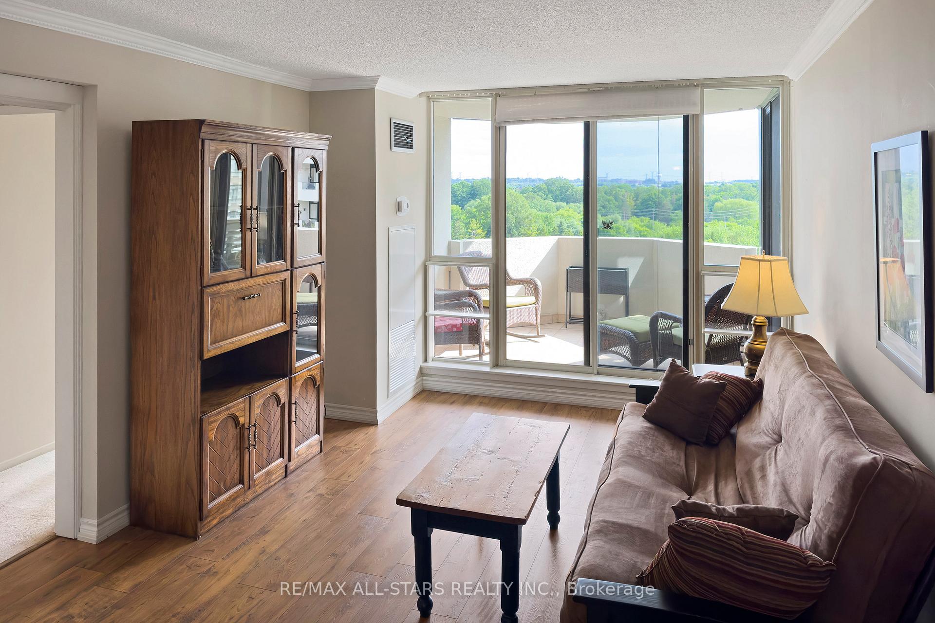 Photo 8 of Unit 822, 25 Austin Drive, Markham, Markville — HOMEH