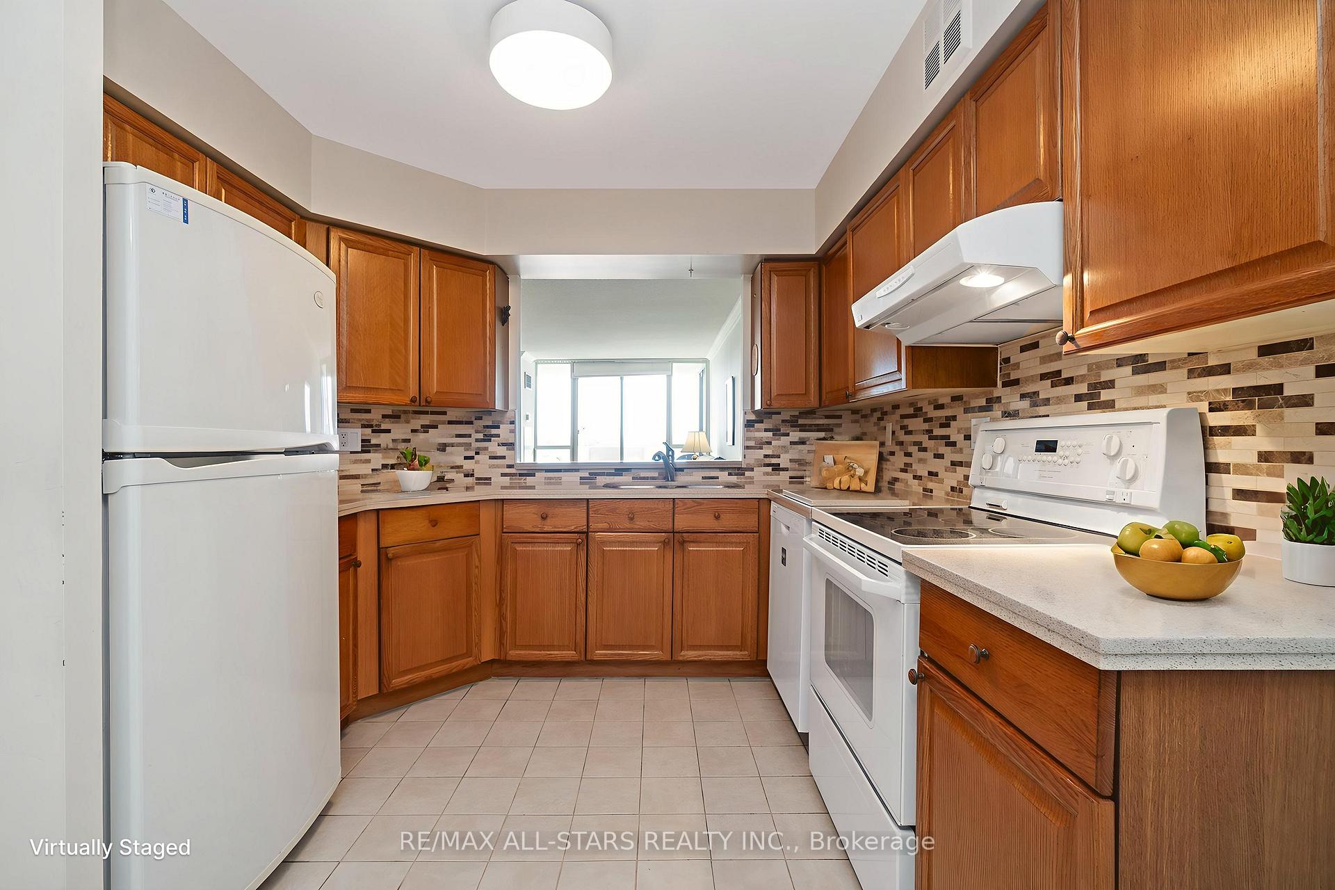 Photo 12 of Unit 822, 25 Austin Drive, Markham, Markville — HOMEH