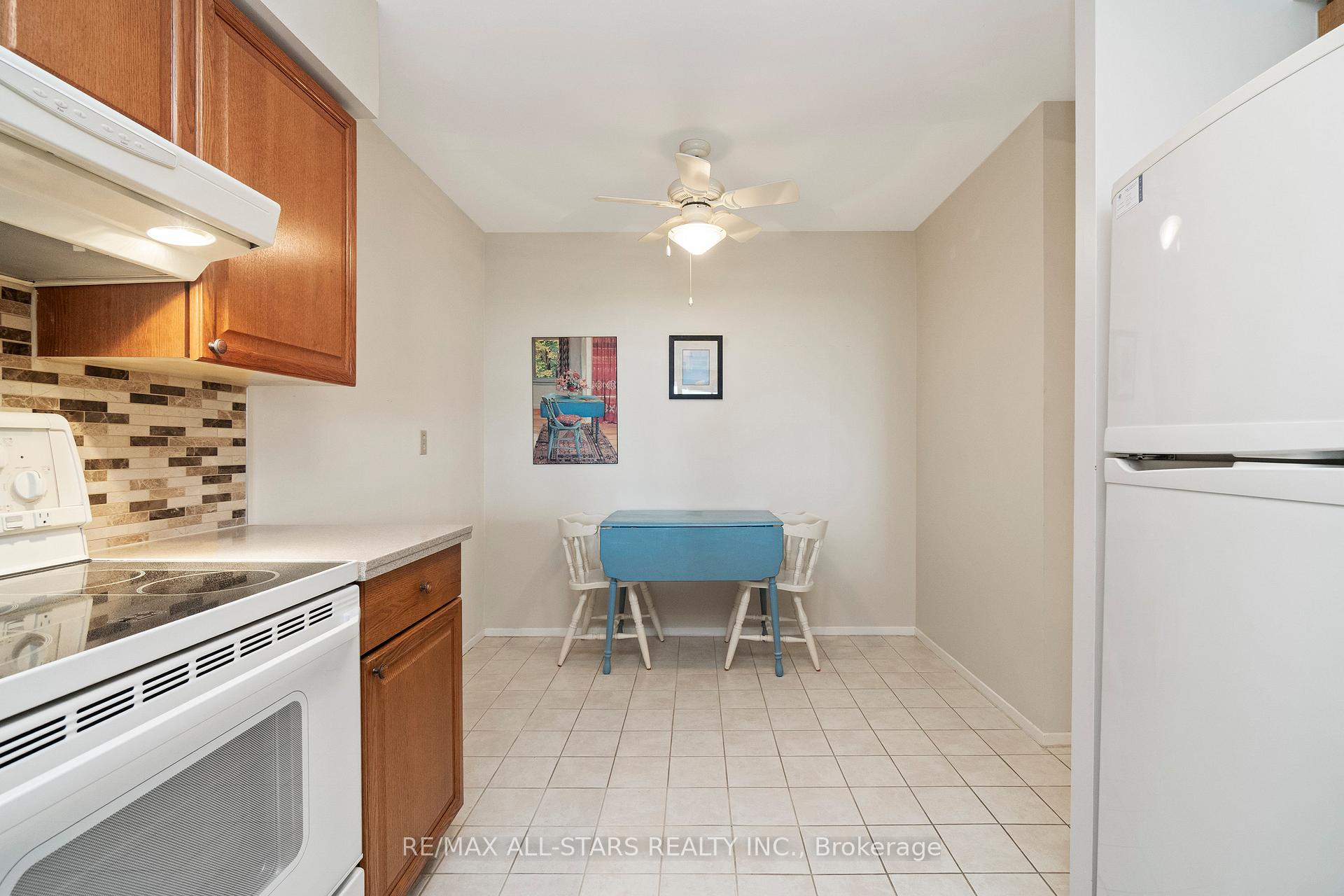 Photo 9 of Unit 822, 25 Austin Drive, Markham, Markville — HOMEH