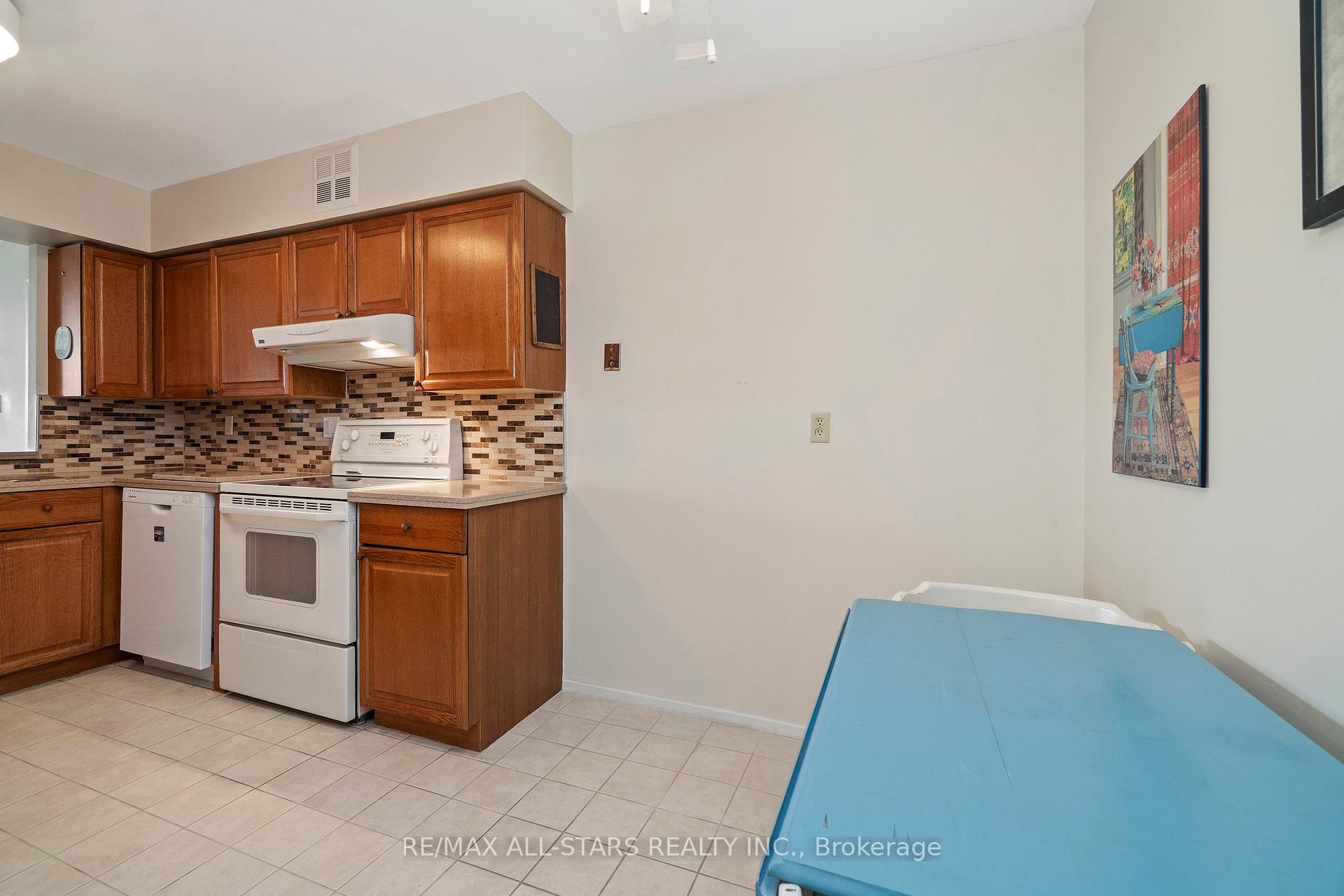 Photo 20 of Unit 822, 25 Austin Drive, Markham, Markville — HOMEH