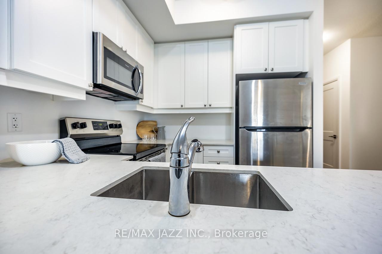 Photo 6 of Unit 126, 50 Lakebreeze Drive, Clarington, Newcastle — HOMEH