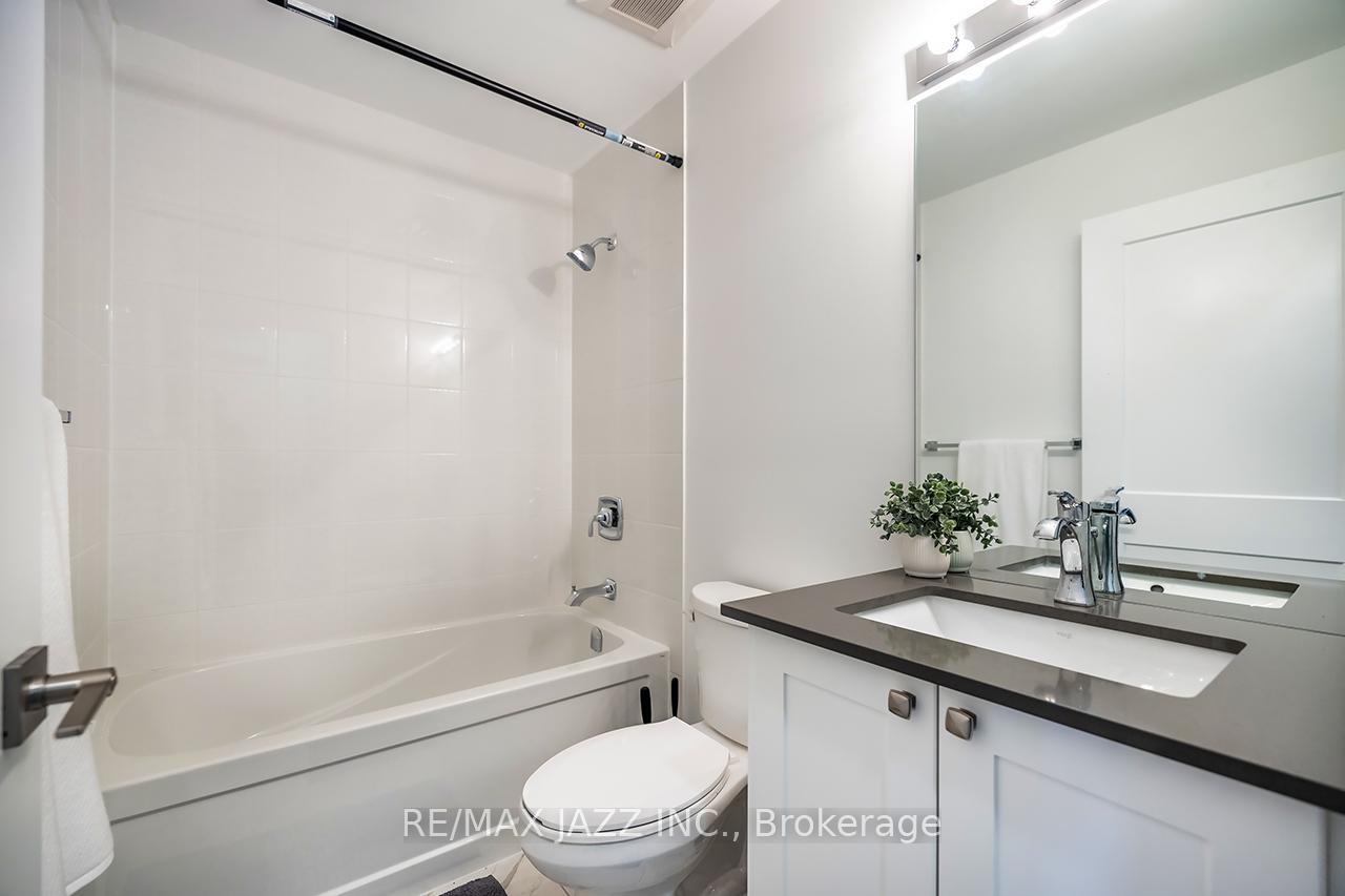 Photo 17 of Unit 126, 50 Lakebreeze Drive, Clarington, Newcastle — HOMEH