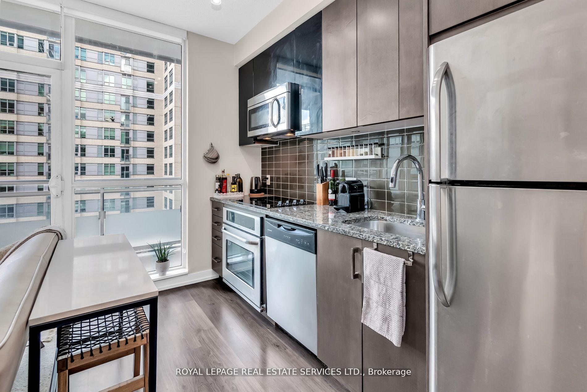Photo 5 of Unit 727, 89 Dunfield Avenue, Toronto, Mount Pleasant West — HOMEH