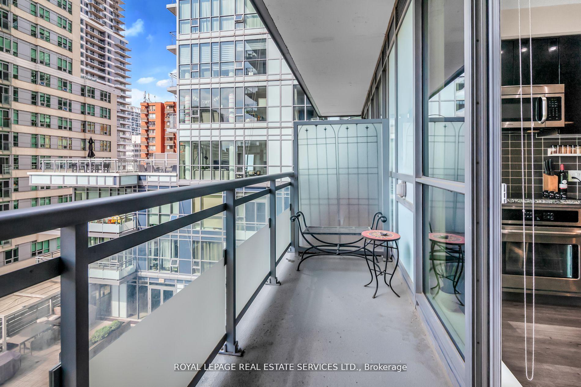 Photo 3 of Unit 727, 89 Dunfield Avenue, Toronto, Mount Pleasant West — HOMEH