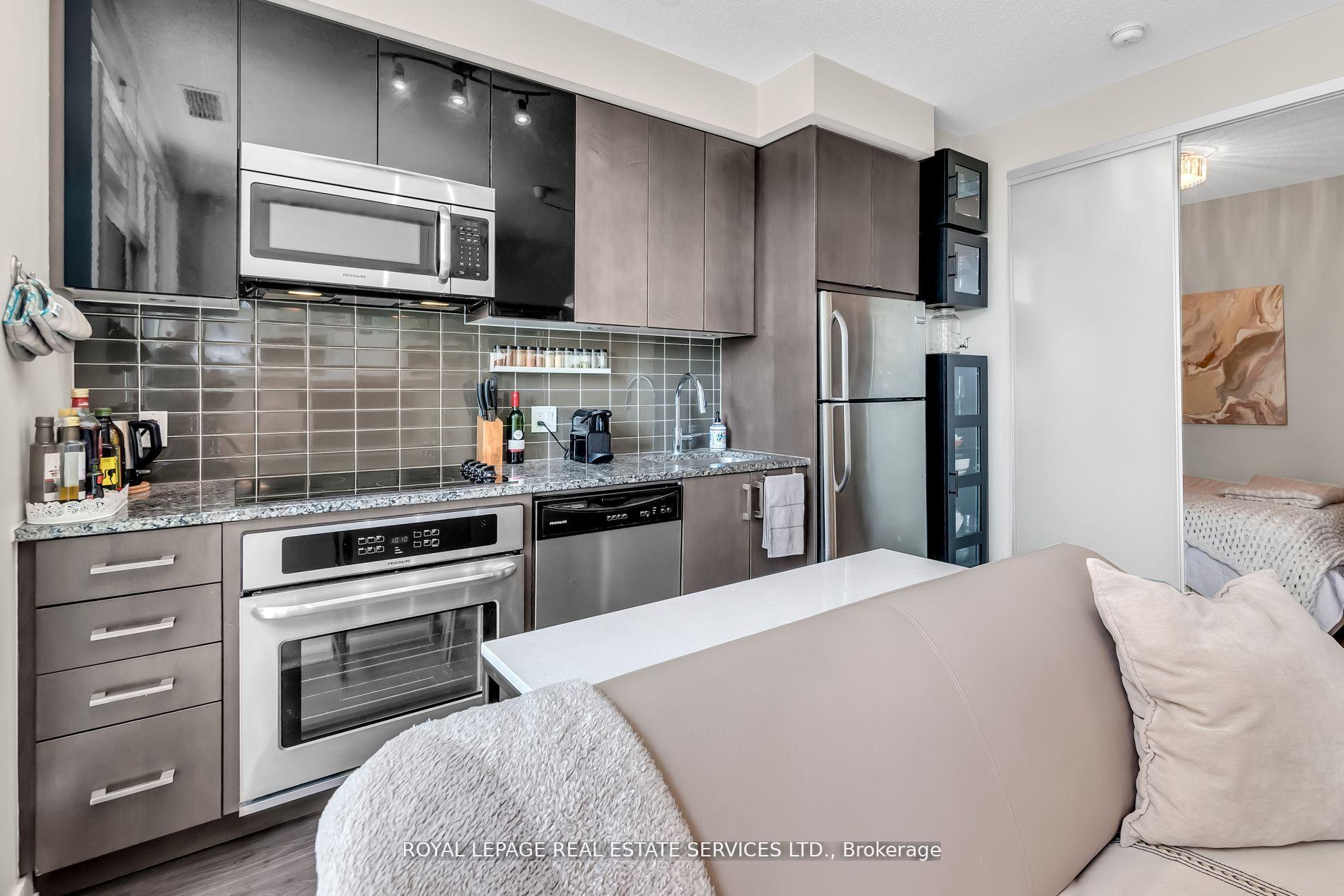 Photo 9 of Unit 727, 89 Dunfield Avenue, Toronto, Mount Pleasant West — HOMEH