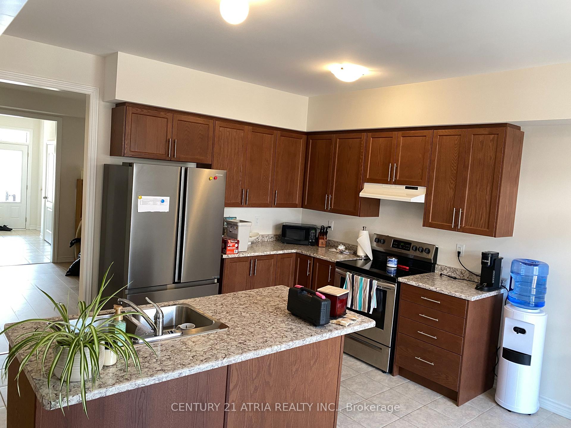 Photo 4 of 42 Jack Potts Way, Clarington, Courtice — HOMEH