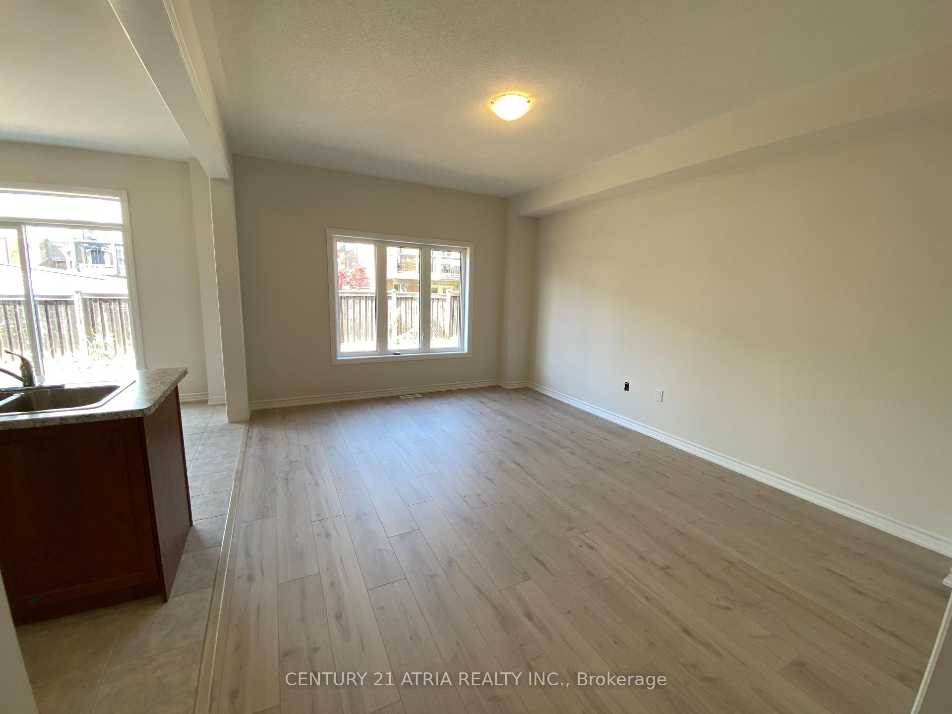 Photo 2 of 42 Jack Potts Way, Clarington, Courtice — HOMEH