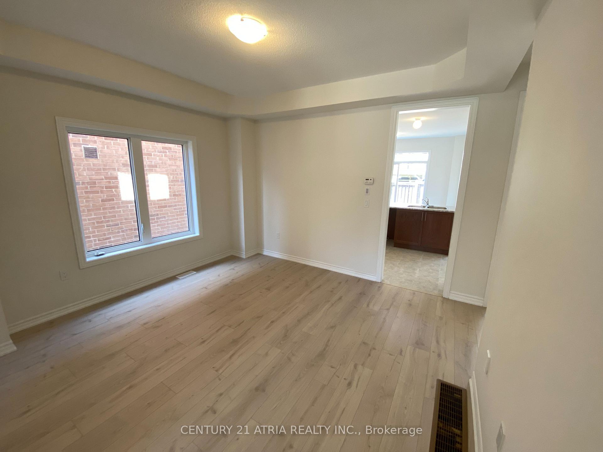 Photo 9 of 42 Jack Potts Way, Clarington, Courtice — HOMEH