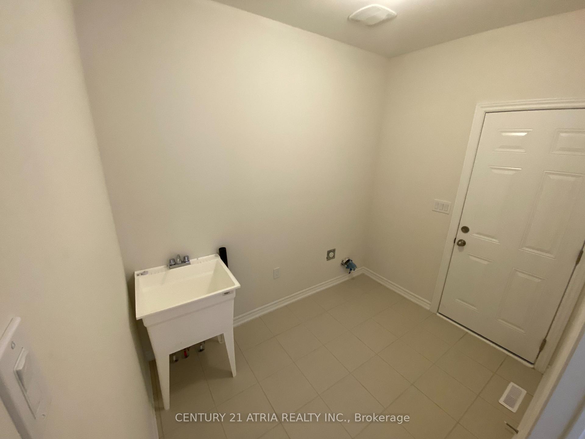 Photo 3 of 42 Jack Potts Way, Clarington, Courtice — HOMEH