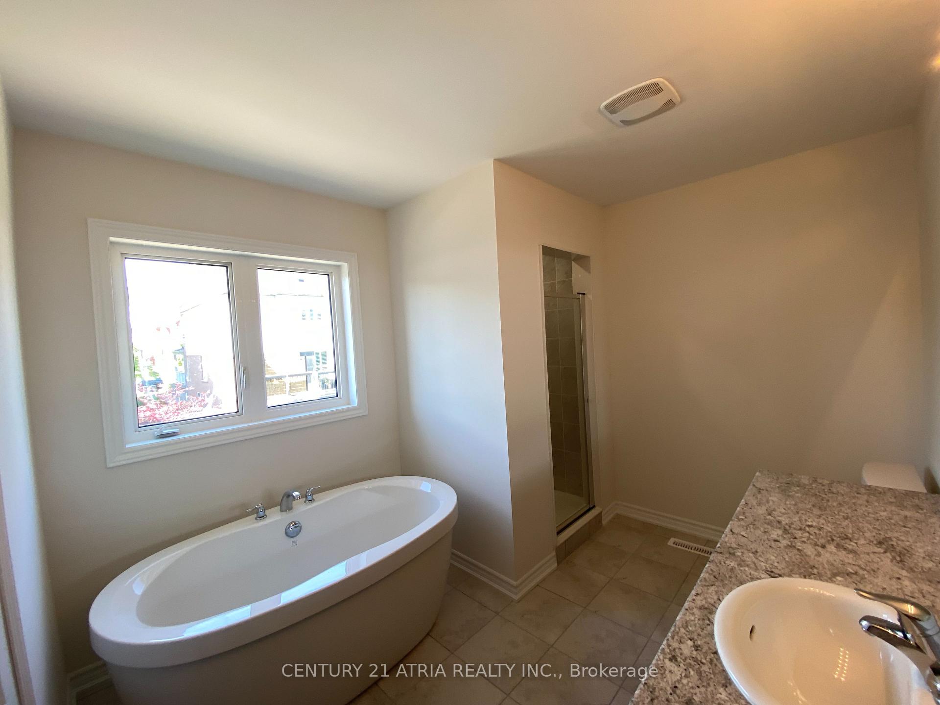 Photo 8 of 42 Jack Potts Way, Clarington, Courtice — HOMEH