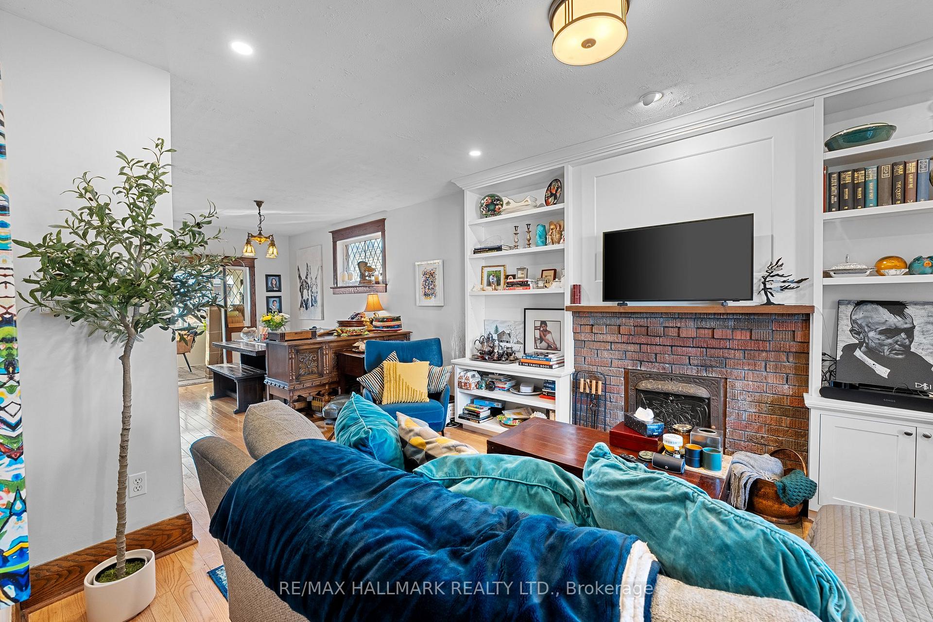 Photo 3 of 24 Firstbrooke Road, Toronto, East End-Danforth — HOMEH