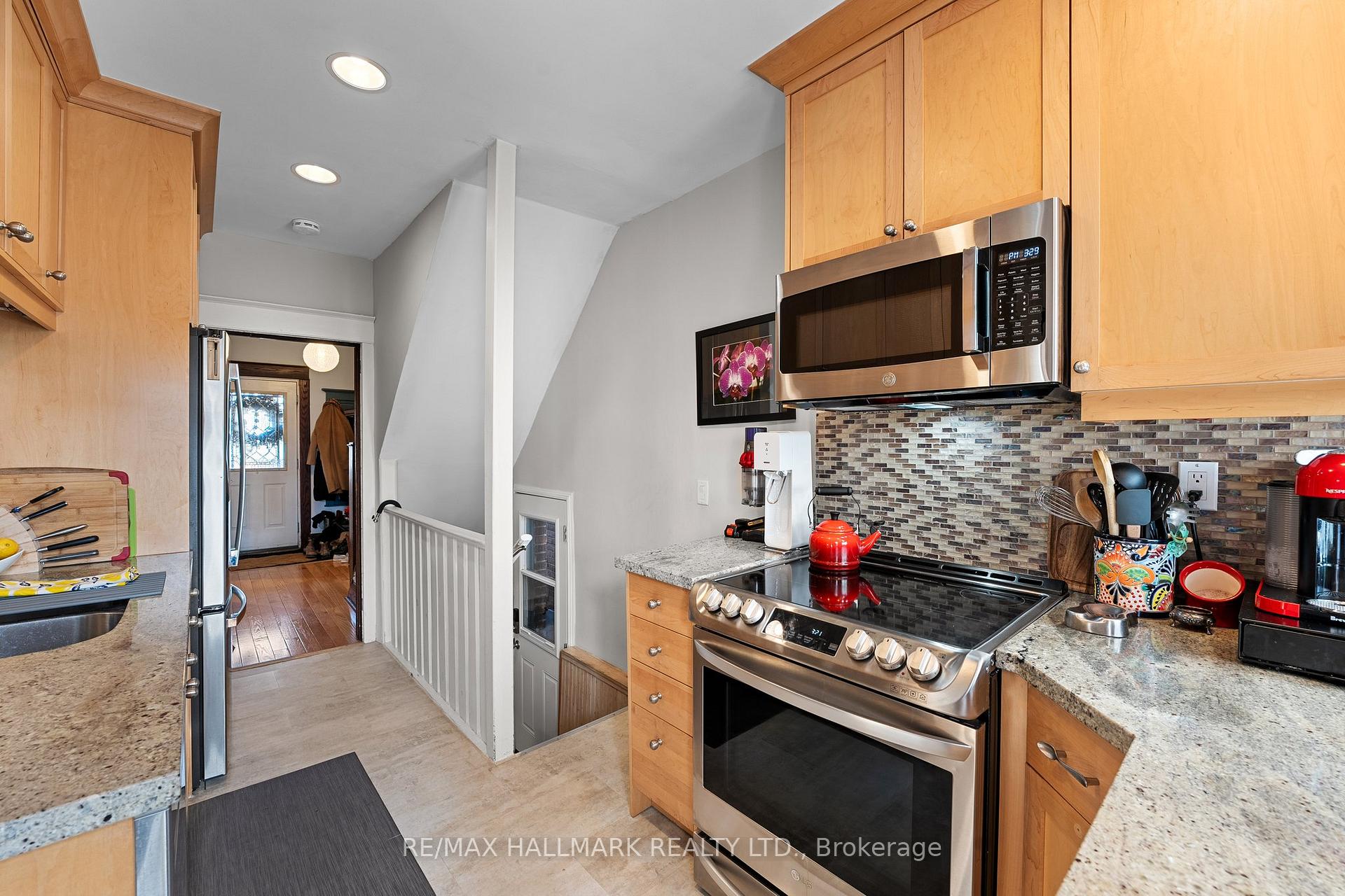 Photo 33 of 24 Firstbrooke Road, Toronto, East End-Danforth — HOMEH