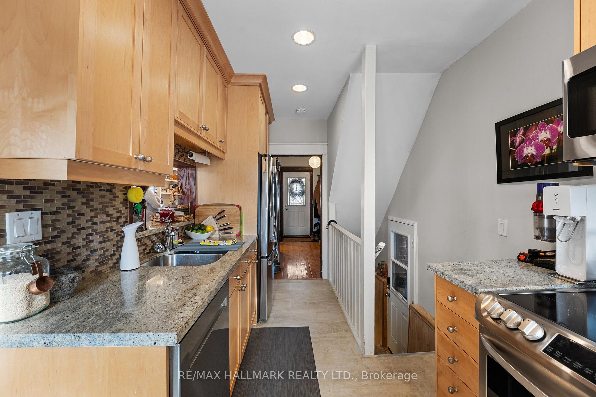 Photo 10 of 24 Firstbrooke Road, Toronto, East End-Danforth — HOMEH