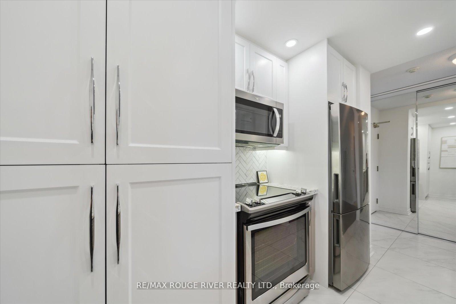 Photo 4 of Unit 210, 30 Wilson Street, Markham, Old Markham Village — HOMEH