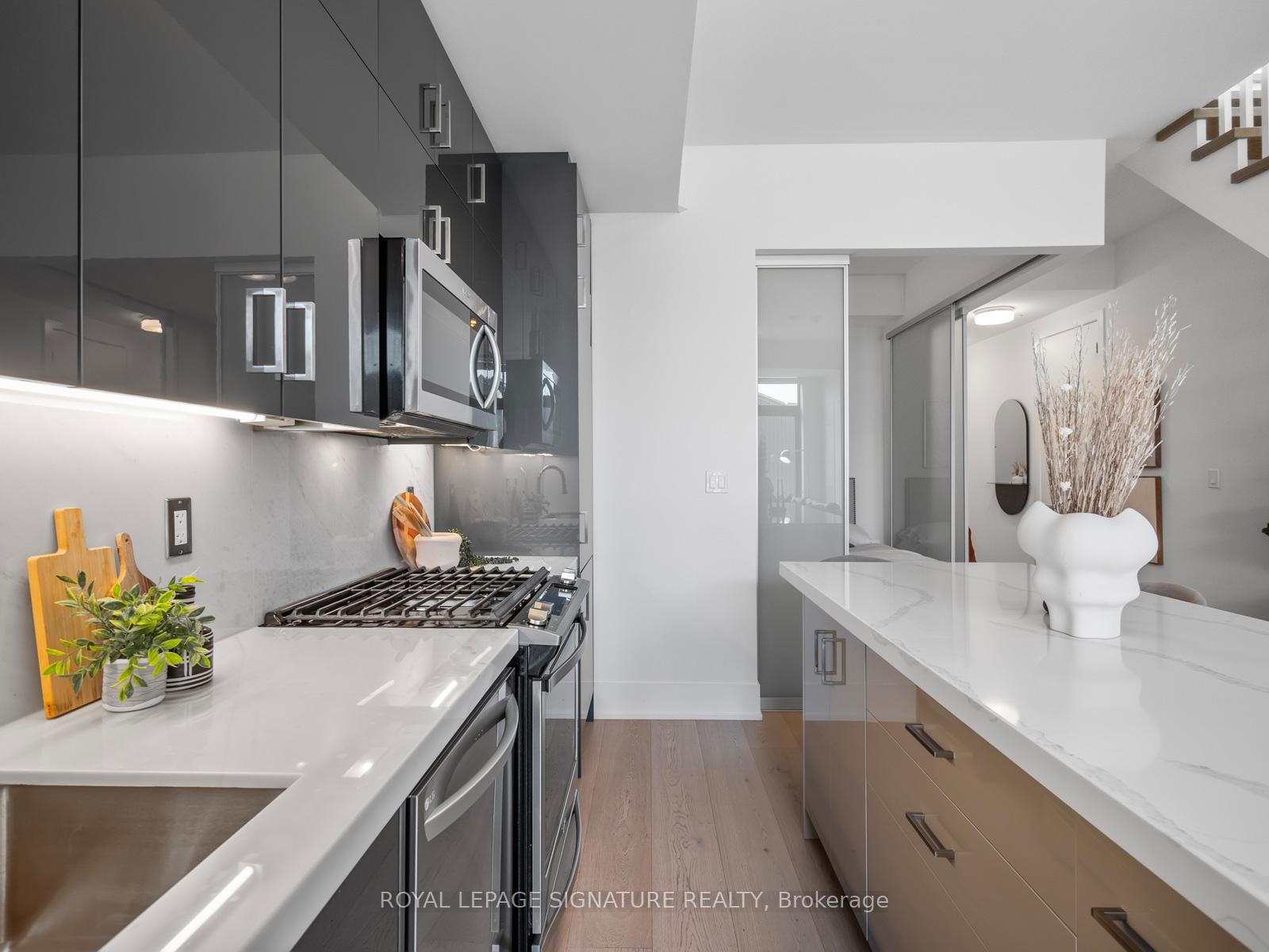 Photo 4 of Unit 406, 14 Dewhurst Boulevard, Toronto, Danforth — HOMEH