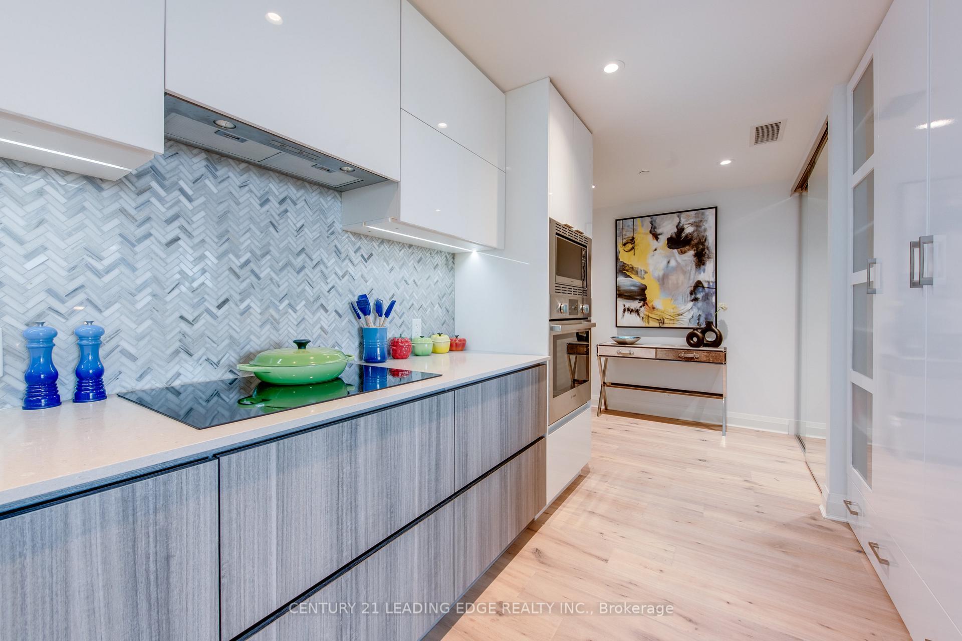 Photo 2 of Unit 706, 151 Avenue Road, Toronto, The Annex — HOMEH