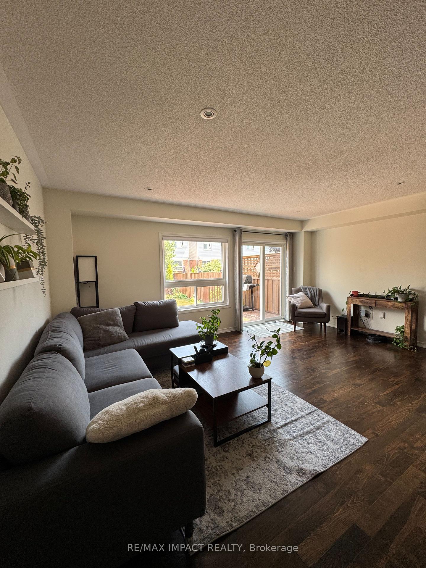 Photo 33 of 31 Quackenbush Street, Clarington, Bowmanville — HOMEH