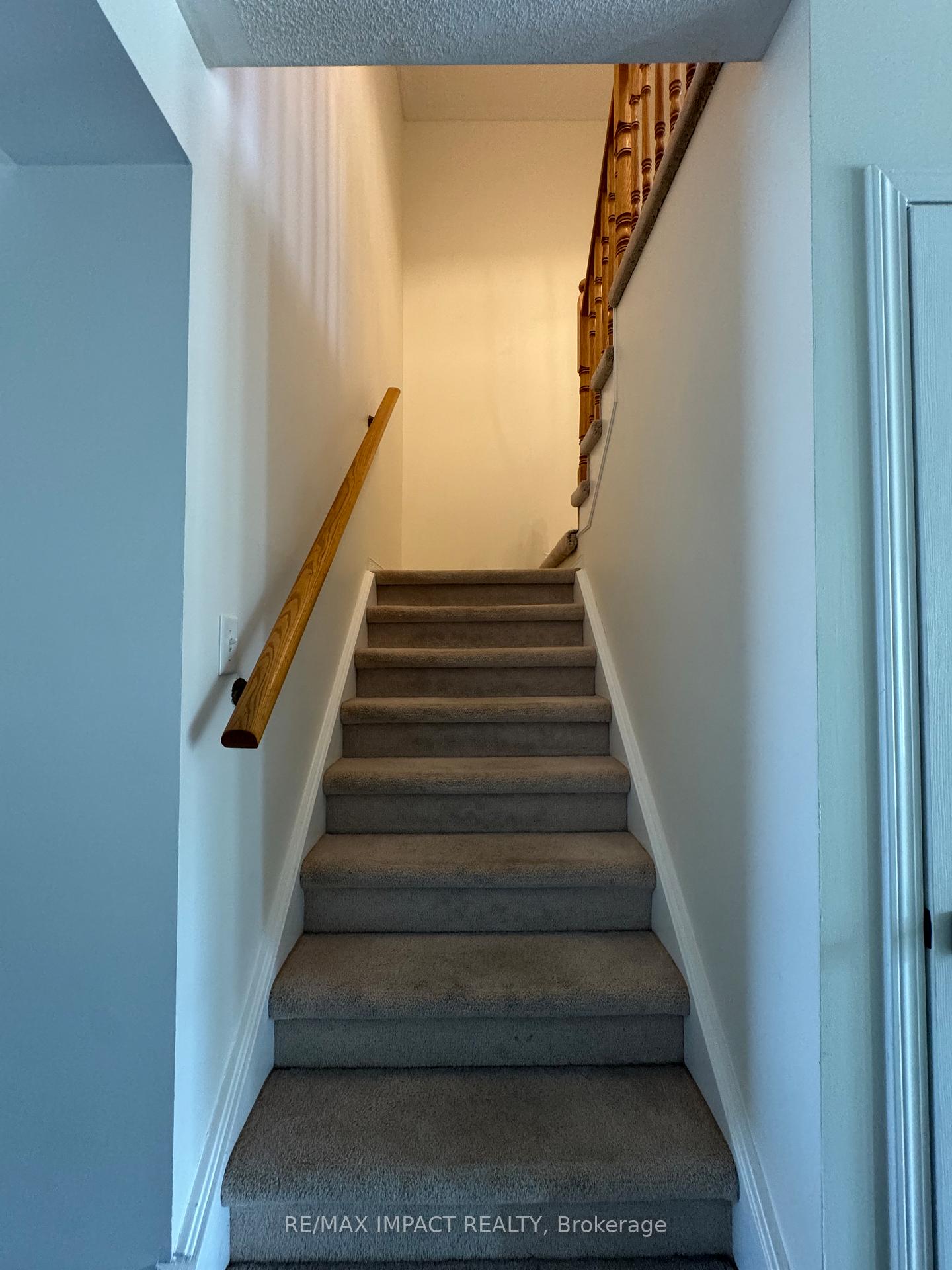 Photo 3 of 31 Quackenbush Street, Clarington, Bowmanville — HOMEH