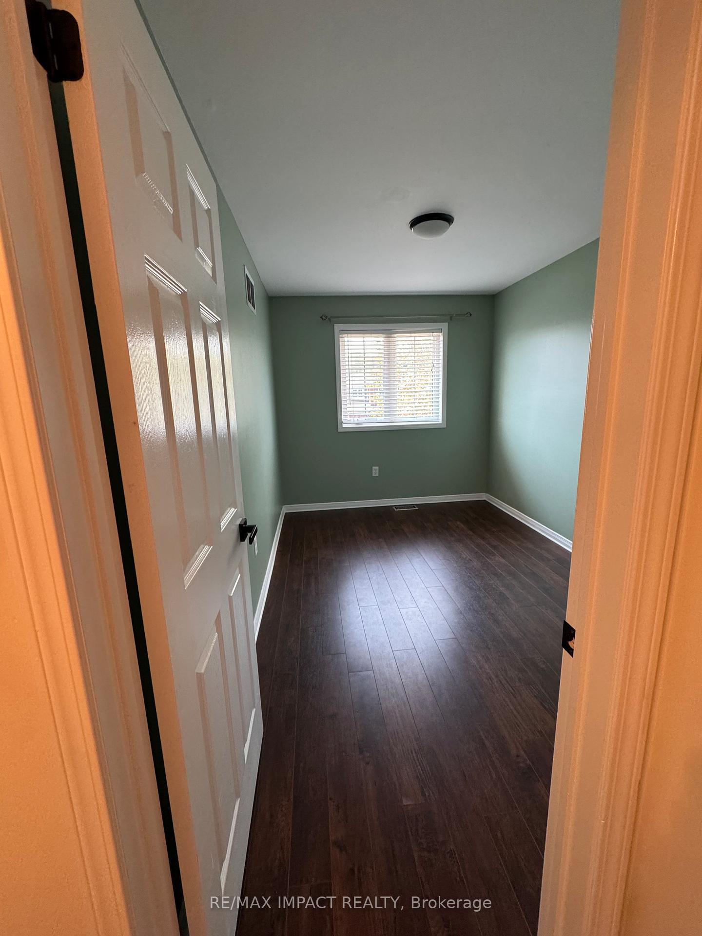 Photo 4 of 31 Quackenbush Street, Clarington, Bowmanville — HOMEH