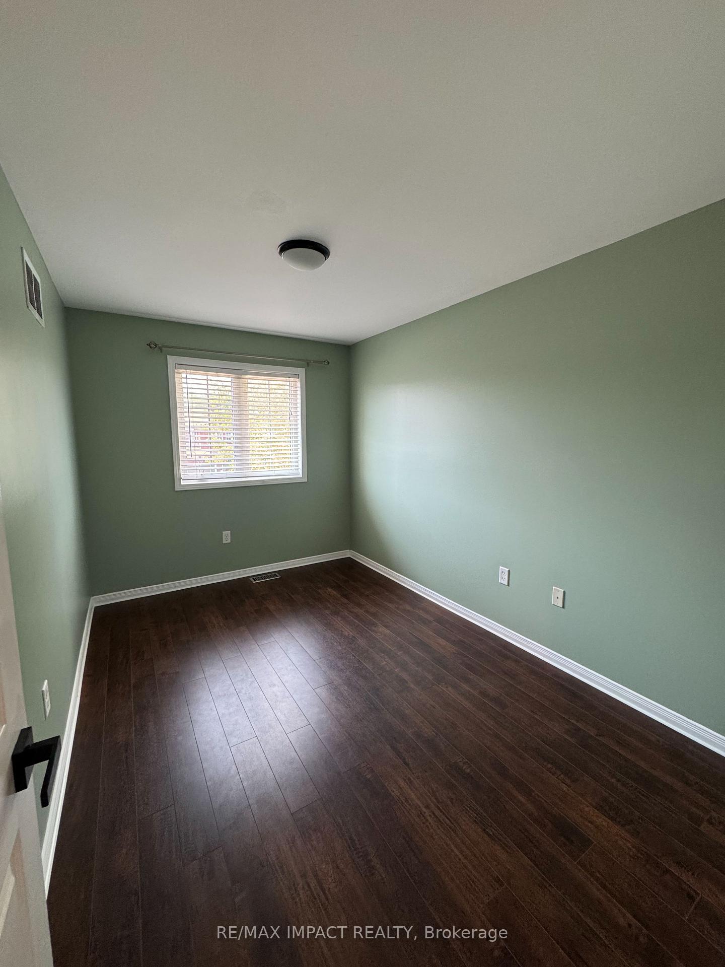 Photo 24 of 31 Quackenbush Street, Clarington, Bowmanville — HOMEH