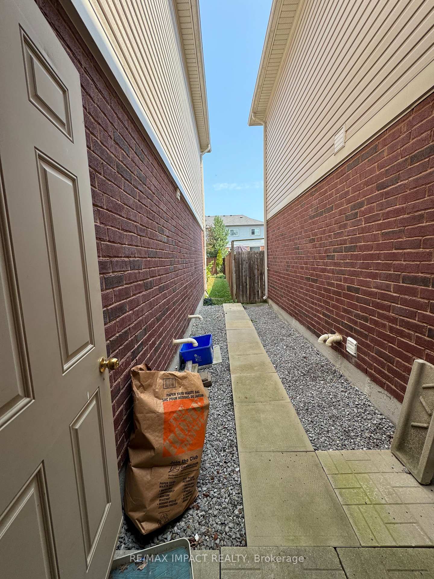 Photo 25 of 31 Quackenbush Street, Clarington, Bowmanville — HOMEH