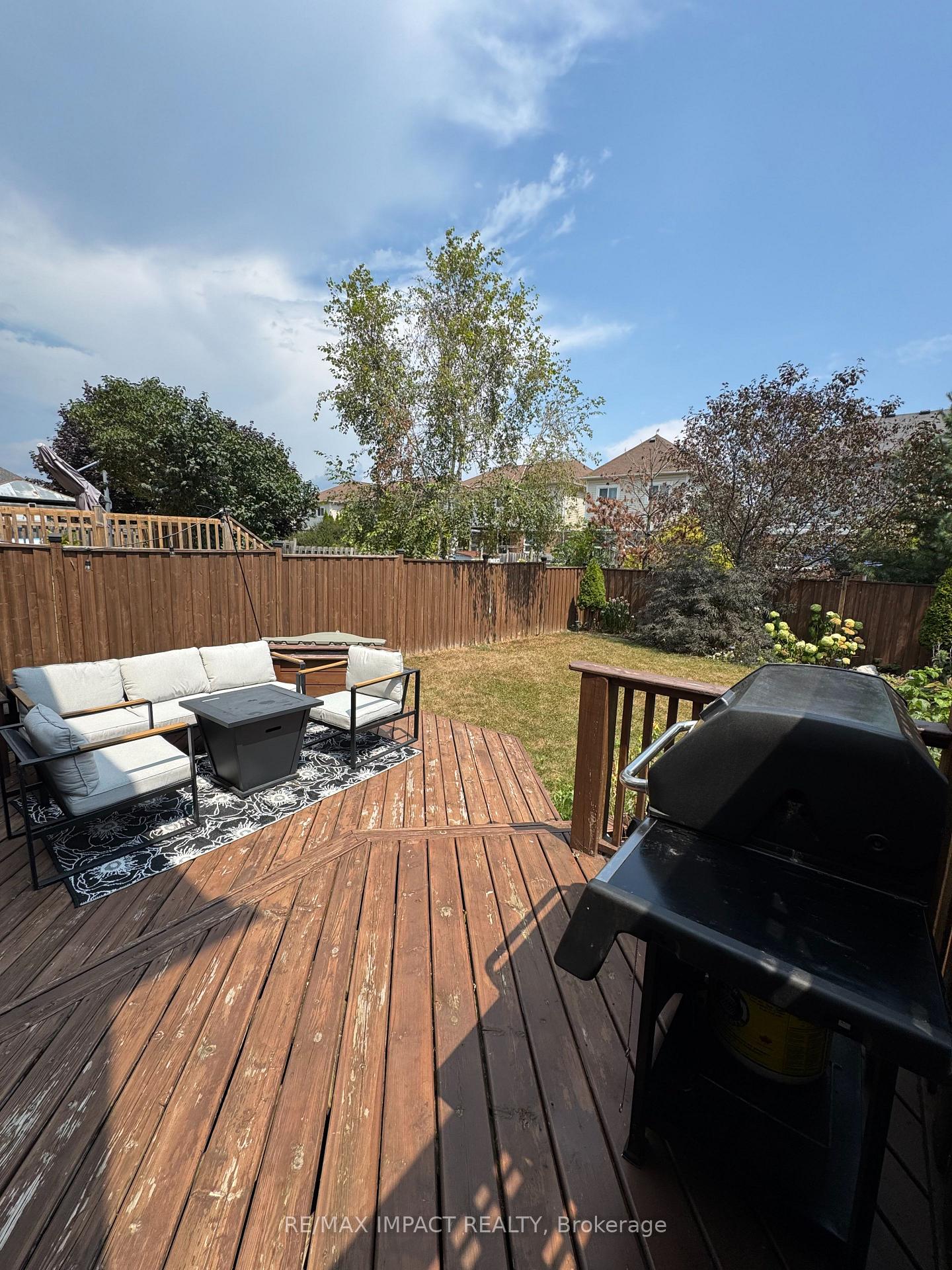 Photo 12 of 31 Quackenbush Street, Clarington, Bowmanville — HOMEH