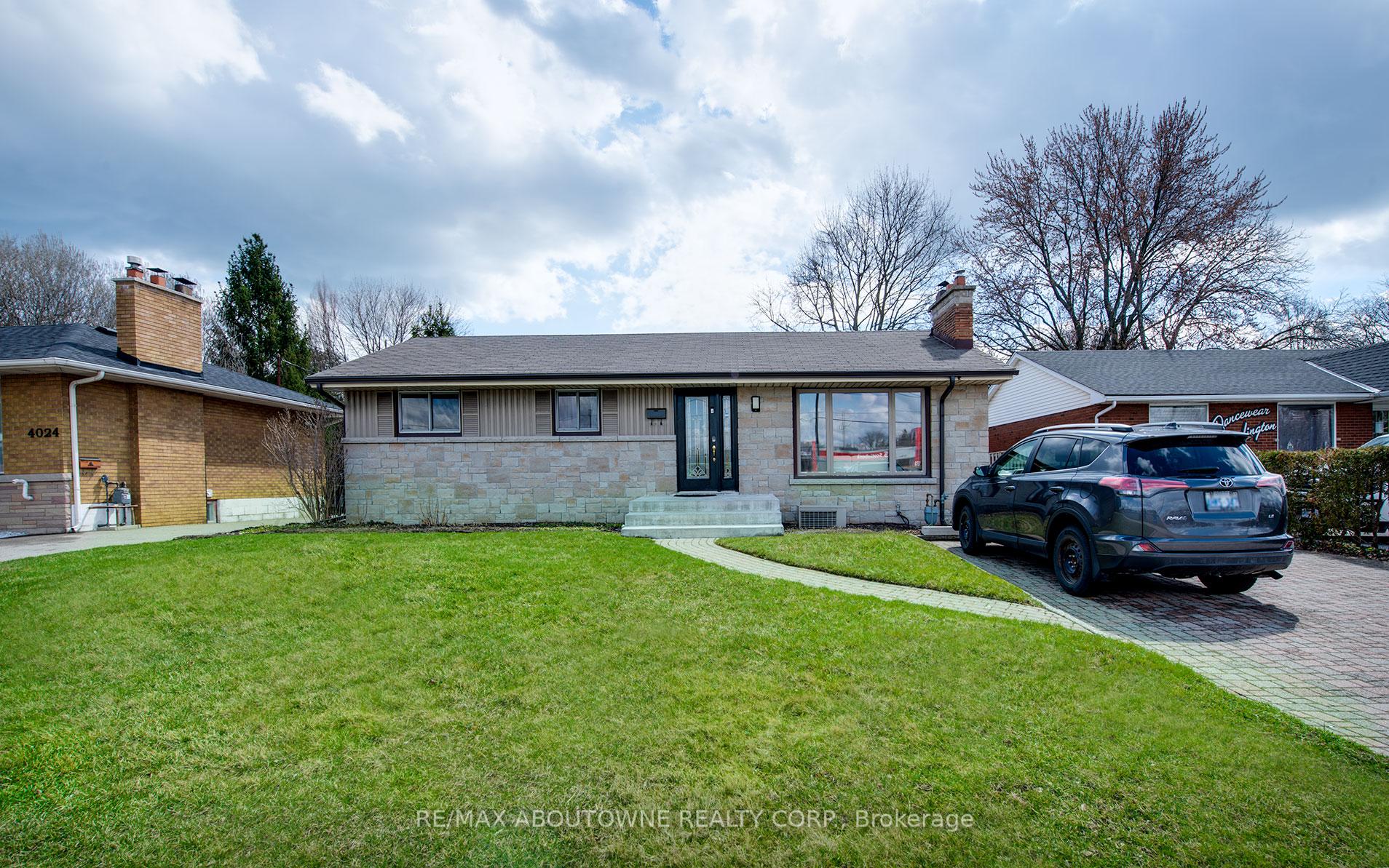 Photo 3 of 4018 New Street, Burlington, Shoreacres — HOMEH