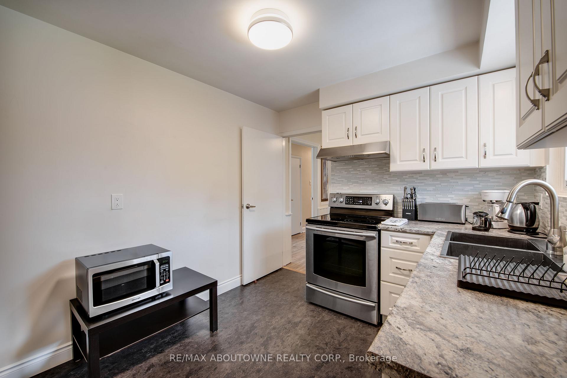 Photo 8 of 4018 New Street, Burlington, Shoreacres — HOMEH