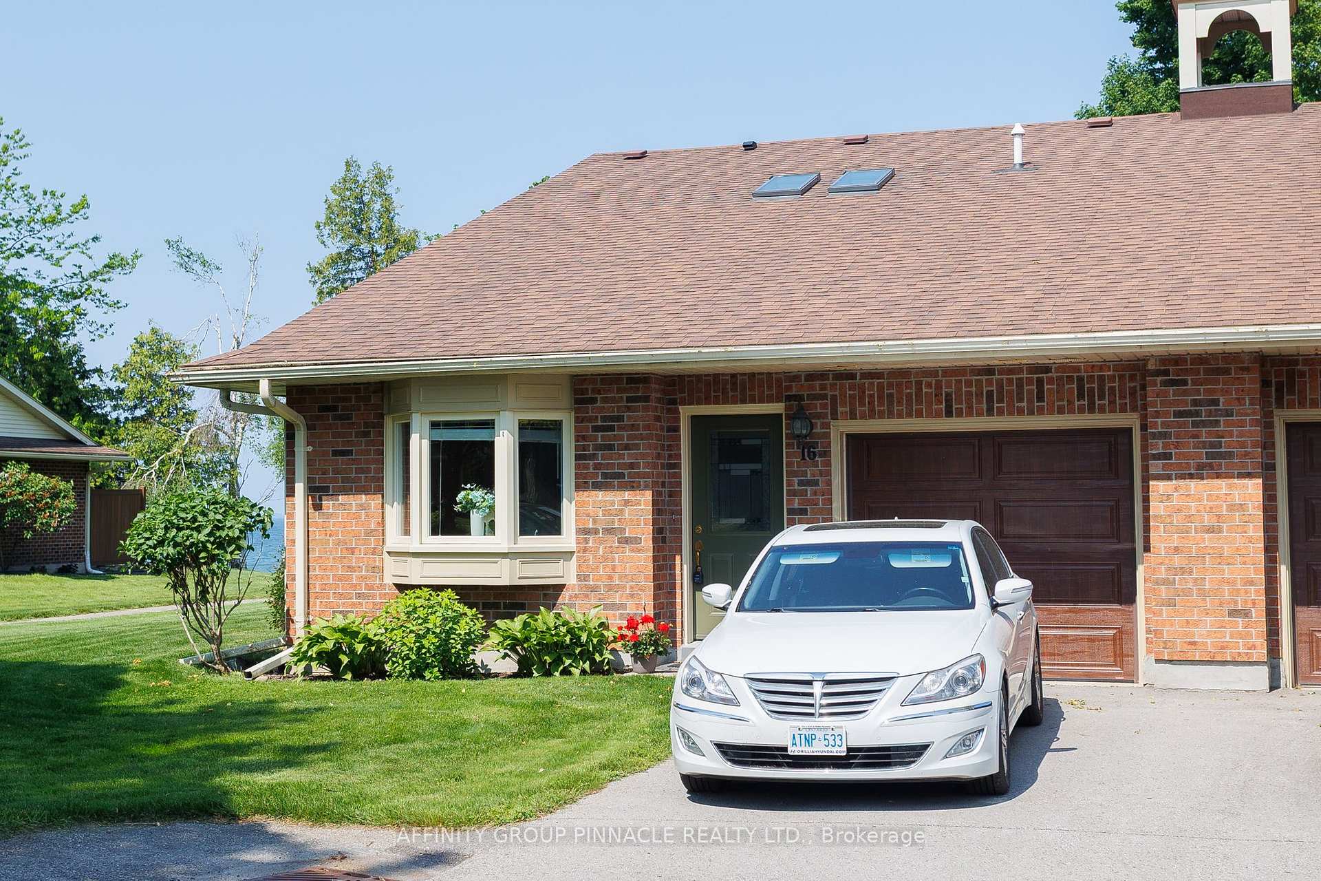 Photo 3 of Unit 16, B90 Parklawn Boulevard, Brock, Beaverton — HOMEH